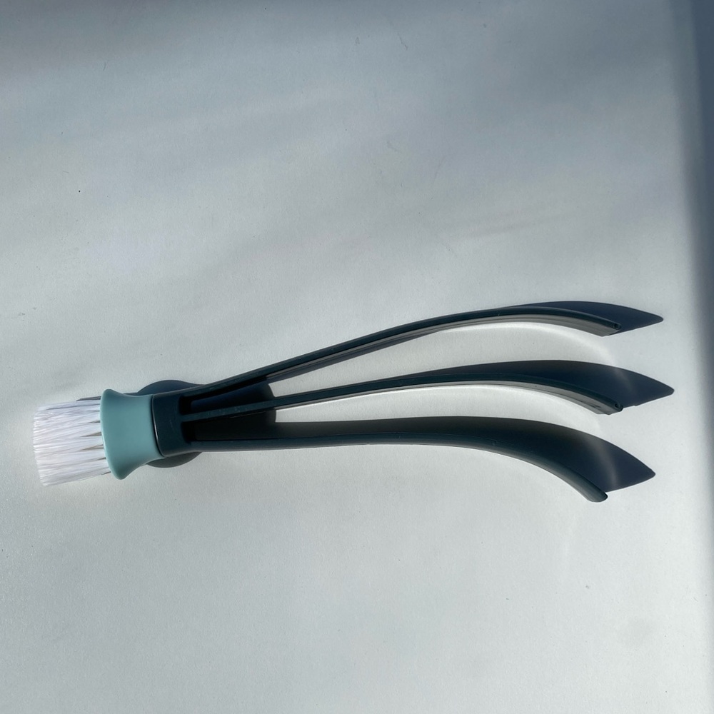 Casabella 2-In-1 Window Blinds Cleaner